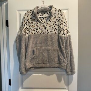 Womens romantic hut medium sweatshirt